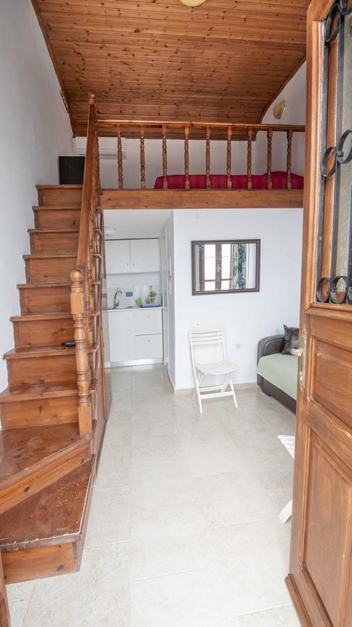 Roulas Apartments Chalki Town Exterior foto